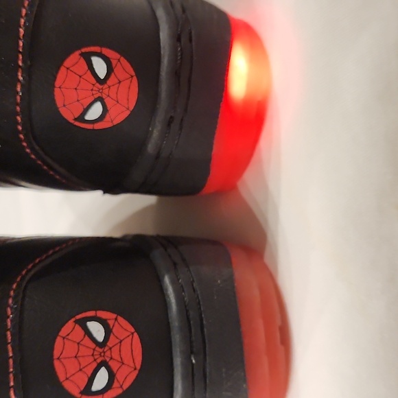 SPIDERMAN NEW LIGHTED HEELS WINTER BOOTS SIZE 8. - Picture 6 of 10